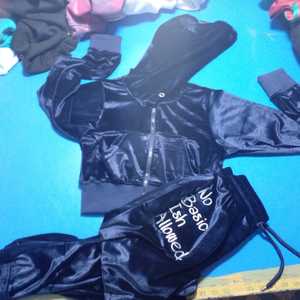 Conjunto de Sudadera con Capucha y Pantalones Deportivos de Terciopelo con Logotipo Bordado Personalizado, Talla Grande, con Cremallera - Product Image 5