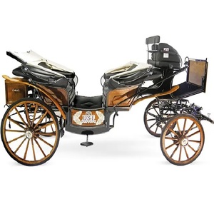 Carruaje de Turismo Vintage con Caballos Negros, Decoración de Bodas de Estilo Moderno, Carruajes de Caballos para Bodas, Metal y Madera - Product Image 1