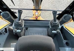 รถตักล้อยาง CAT 420F คุณภาพพรีเมียม มีสินค้าในสต็อกพร้อมส่งรวดเร็ว เหมาะสำหรับผู้รับเหมา ทนทาน ใช้ระบบไฮดรอลิก - Product Image 5