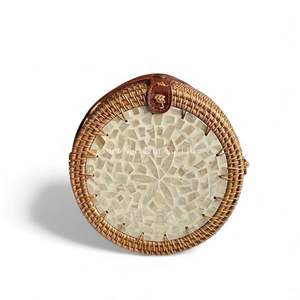 Bolso de Ratán Tejido a Mano con Diseño de Madreperla para Mujer, Accesorios de Moda de Vietnam - Product Image 1