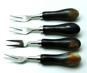 Fourchettes à fruits élégantes et luxueuses en acier inoxydable avec des manches en corne naturelle lisses, compatibles lave-vaisselle, pour fruits, desserts, collations et fêtes - Product Image 1