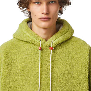 Sweat à capuche en fourrure de Teddy décontracté vert mousse pour hommes et femmes avec ourlet brut et logo d'étiquette jacquard - Product Image 3