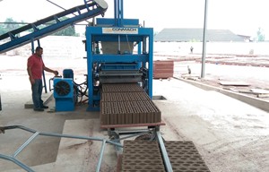 เครื่องผลิตบล็อกคอนกรีตพลังงานไฮดรอลิก15กิโลวัตต์กึ่งอัตโนมัติ BLOCKKING-25MS - Product Image 4