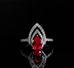 Bague classique plaquée or rhodié 14 carats avec diamant en forme de poire, double halo de diamants marquise, déclaration audacieuse, élégance de soirée, bande pavée - Product Image 2