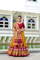 Lehenga en soie brodée taille jusqu'à 42 avec imprimé Patola, travail en feuille métallisée et doublure en micro-coton – Collection de vêtements de fête en gros