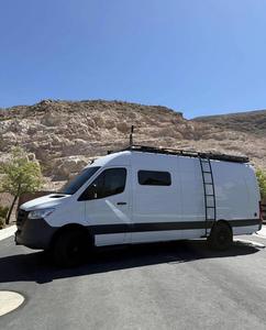 Autocaravana Mercedes-Benz Sprinter, Casa Rodante de Lujo para Viajes Familiares - Product Image 1