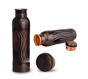 Vente à forte demande Ant. Bouteille en cuivre Wave 650 ML, Vivez la vague de l'hydratation avec l'Abeille. Bouteille en cuivre ondulé, flacon en cuivre - Product Image 6