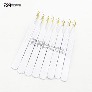Pinzas para Extensión de Pestañas RMI con Punta de Oro de 24k y Recubrimiento de Polvo Blanco, Agarre de Diamante, Punta en Ángulo de 45 Grados - Product Image 2