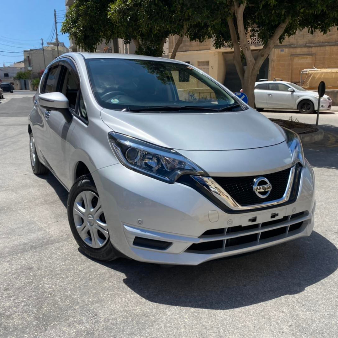 VERWENDET 2018 NISSAN HINWEIS