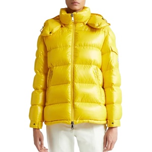 Dernier style, veste matelassée pour femme en polyester/nylon, broderie, double fermeture éclair coulissante, brillante, manches longues, poche, bouton, poignet à revers - Product Image 1