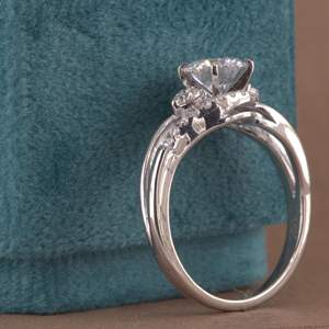 Round Cut Diamond Twisted Anniversary Ring for Women - Product Image 6