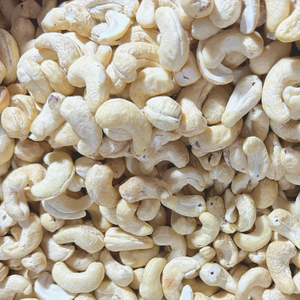 Venta al por Mayor de Nueces de Anacardo Crudas de Alta Calidad A180, Secas, de Santigo, Vietnam, Exportadas a Asia, UE y Medio Oriente - Product Image 1