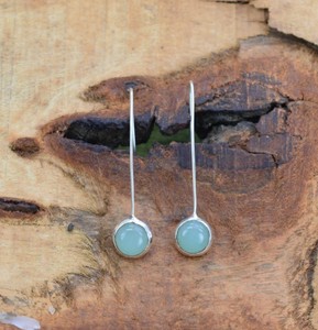 ต่างหูพลอยคาลซิโดนีสีเงินสเตอร์ลิงสีธรรมชาติแบบ925ต่างหูอัญมณีคู่ทรงกลมแบบหยดน้ำ - Product Image 3