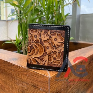 Cartera de hombre de doble pliegue de cuero genuino hecha a mano con diseño floral occidental - Product Image 1