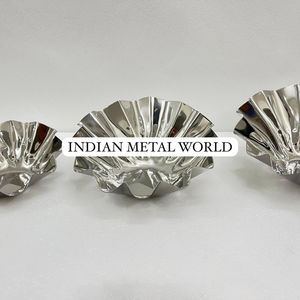 Great Quality Silver Polished Metal Chocolate Bowl Modern Decorative Chocolate Bowl Serving <b>Sweets</b> Candies For Hotel Supply - Product Image 6