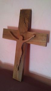 Petit panneau religieux en bois avec motifs croisés cadeau de type pin peint à la main - Product Image 2