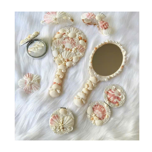 Gương trang điểm thanh lịch được tô điểm bằng vỏ sò và vỏ sò biển Lý tưởng cho trang trí hải lý và bộ sưu tập quà tặng - Product Image 1