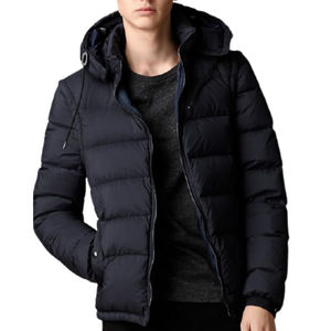 Veste matelassée pour homme de style minimaliste offrant une chaleur sans encombrer un aspect propre et une protection hivernale fonctionnelle - Product Image 1