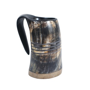 Mug en corne de buffle Viking, écologique, fait main, d'inspiration médiévale, poli, authentique, pour Noël et anniversaire - Product Image 1