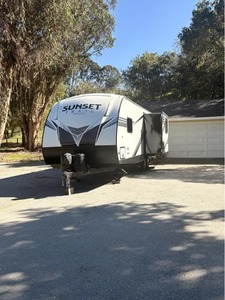 Usado, 2019, Crossroads SUNSET TRAIL SUPER LITE SS259RL en venta - Product Image 3