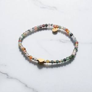 Bracelet de perles de pierre précieuse d'agate indienne minuscule de 3 MM avec des breloques de recherche-Bracelet de perles de breloques de coeur - Product Image 1