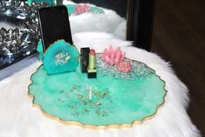 Bandeja redonda de resina hecha a mano, bandeja para servir decorativa y funcional, bandeja para servir, bandeja de resina grabada, bandeja de resina personalizada, - Product Image 4