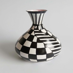 Jarrón de flores con estampado natural moderno hecho a mano con diseño intrincado, soporte de flores decorativas para mesa y decoración - Product Image 2