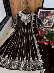 ROBE IMPRIMÉE FANTAISIE GEORGETTE BANDHANI AVEC VERT DUPATTA - Product Image 3