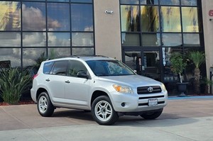Toyota RAV4 4 portes Base 2.4L 4 cylindres 4 roues motrices SUV d'occasion 2006 - Product Image 2
