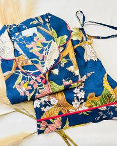 Conjunto de ropa de dormir de algodón sostenible para mujer Blue Blossom Pijamas cortos para verano Conjunto de dormir para mujer - Product Image 2