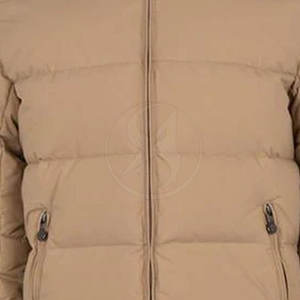 แจ็คเก็ตพัฟเฟอร์แบบมีฮู้ดสำหรับผู้ชายปี 2025 ขายดีที่สุด ดีไซน์สั่งทำพิเศษ คอตั้งเคลือบผิว พร้อมโลโก้ด้านหน้า คุณภาพสูง ปรับแต่งได้ - Product Image 4