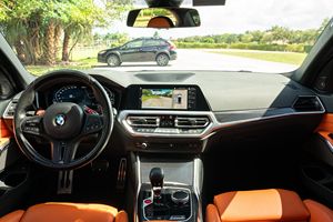 รถยนต์บีเอ็มดับเบิลยู เอ็ม3 คอมเพททิชั่น xDrive ปี 2022 สภาพดีเยี่ยม กำลัง 721 แรงม้า ผ่านการตรวจสอบด้วยเครื่องวัดแรงม้า ระบบขับเคลื่อนสี่ล้อ สีขาวเมทัลลิก Frozen Brilliant White พร้อมแพ็คเกจ Executive - Product Image 4