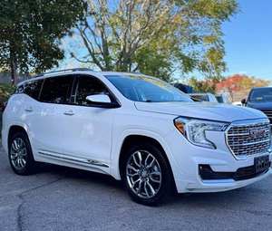 รถ GMC Terrain Denali AWD ปี 2023 สีขาวประกายเงา พวงมาลัยซ้าย หลังคาซันรูฟแบบพาโนรามาสีเข้ม สตาร์ทเครื่องด้วยรีโมท เบาะหนัง ล้อแม็ก R17 - Product Image 1