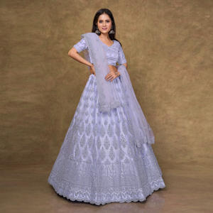 Lehenga Choli de Lujo con Detalles Intrincados de Lentejuelas, Elegante Estructura con Vuelo, Acabado de Bordes Refinado y Superposición Fluida - Product Image 3