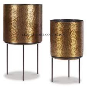 <b>High</b>-end Decorative Metal <b>Planter</b> with Sophisticated Detailing and Premium Finishing for Upscale Modern Plant Displays - Product Image 1