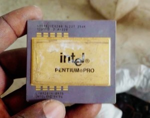 Processeur de bureau Intel Pentium Dual Core 2.33GHz d'occasion, socket AM2+, 65nm, 12MB L2, 30MB L3, puce - Product Image 1
