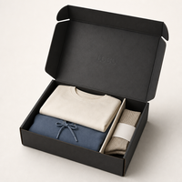 Boîte d'expédition pliante en carton ondulé noir personnalisée avec insert logo en aluminium pour l'emballage de t-shirts, sweats à capuche et chaussettes