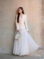 Ensemble blazer avec jupe mi-longue adapté au bureau et aux sorties avec ceinture couleur blanche marque Leilani de haute qualité