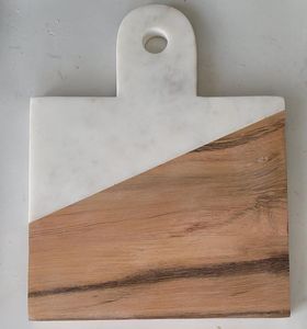 Tabla de cortar de mármol y latón hecha a mano, plato de servicio de cocina decorativo moderno, bandeja de queso de mármol con latón dorado - Product Image 6