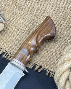 Cuchillo Bowie de acero D2 hecho a mano con Funda de cuero, cuchillo de caza con mango de madera y protector de acero Ideal para Bushcraft, - Product Image 3