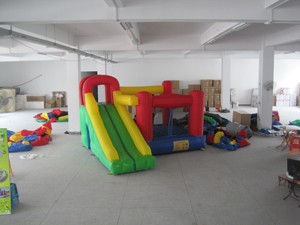 Castillo Inflable de Nailon Combinado con Toboganes para Niños, para Parques de Aventuras y Guarderías - Product Image 3