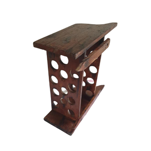 Un porte-œufs en bois hollandais d'une capacité de vingt-quatre œufs - Product Image 1