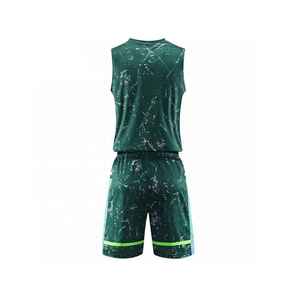 Conjunto de uniforme de baloncesto personalizado para equipos, en poliéster ligero y duradero, con un estilo deportivo y elegante. - Product Image 3