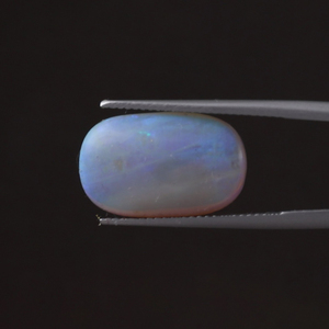 โอปอลสีขาวธรรมชาติขายส่ง น้ำหนัก 7.83 กะรัต รูปทรงวงรี ขนาด 17x10 มม. หนา 3 มม. รับรองโดย IGI ขัดเงาด้วยมือ ใช้น้ำยาเคลือบเงา/น้ำมัน ผลิตในอินเดีย - Product Image 1