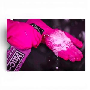 Gant de lavage réutilisable en silicone Muc-Off, éponge de nettoyage imperméable fabriquée en plastique durable - Product Image 2