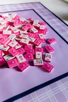 Premium-Style Gelee-Blumen-Mahjong-Steine mit Pastell-Gesichtskunst für festliche Geschenke, Boutique-Displays und geselliges Spielen