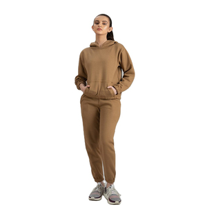 Conjunto de chándal de gran tamaño informal para mujer 2025, ropa de entrenamiento de dos piezas para correr con parte superior sólida hecha en Pakistán - Product Image 1