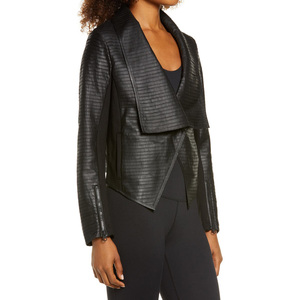 Nouvelle mode hivernale Cuir surpiqué de luxe et panneaux Ponte extensibles Fermeture à pression sur le devant Veste de moto à revers drapés pour femmes. - Product Image 4