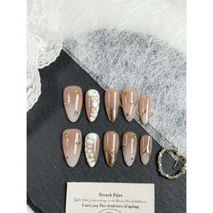 Uñas Postizas Doradas Nude que Añaden Glamour a tus Dedos sin Esfuerzo - Product Image 3