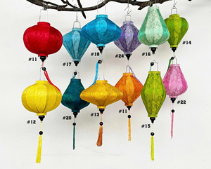Linterna de seda vietnamita Premium con artesanía delicada, perfecta para una lujosa decoración del hogar - Product Image 3